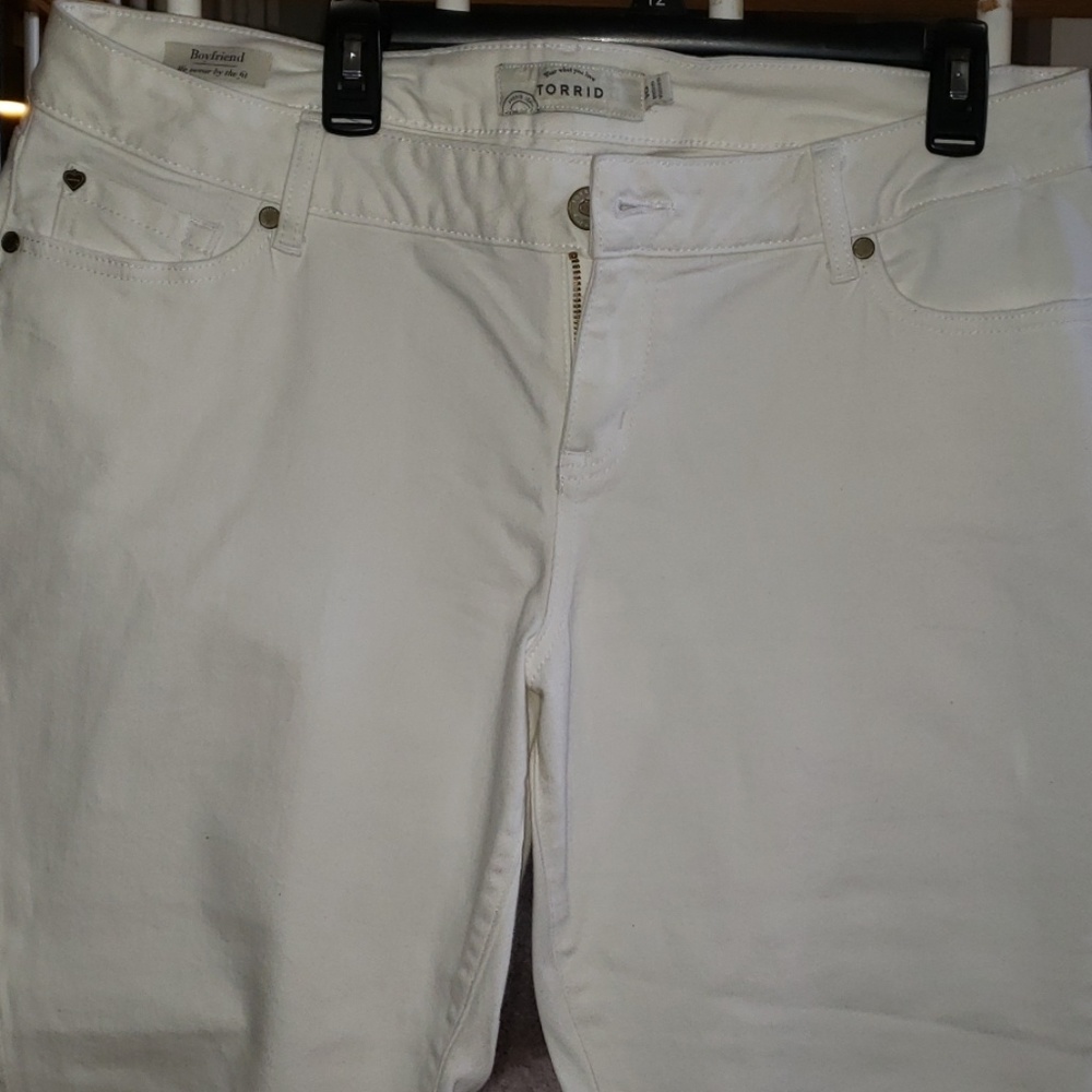 Torrid Boyfriend White Cropped Jeans